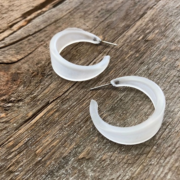 Tapered Vintage Frosted Lucite Hoop Earrings - Picture 7 of 8